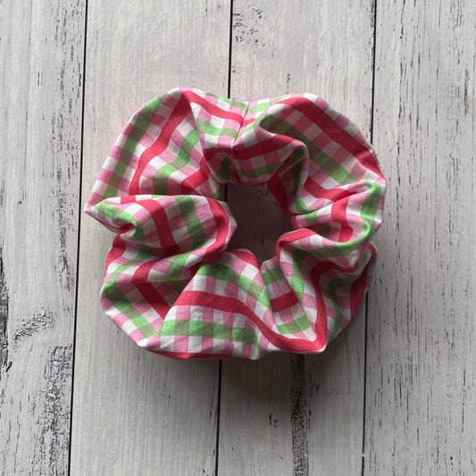 Gingham designed with pink, white and lime green. Super cute scrunchie. Handmade by zabel designs. 